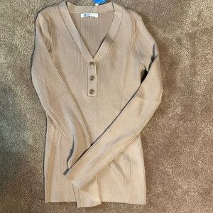 Cupshe, fitted shirt, size small, nwt, pink/tan color with gold buttons, v neck